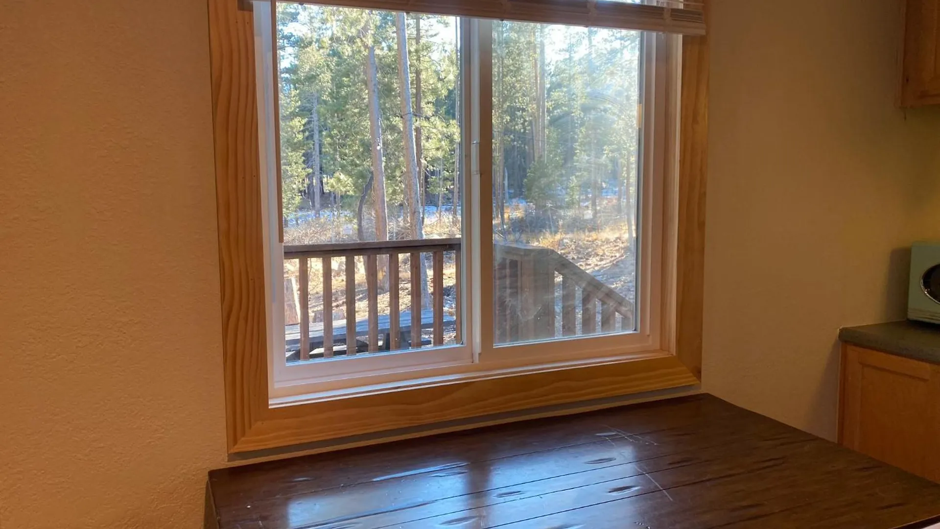 Cinnamon Bear Inn Mammoth Lakes Bed & Breakfast